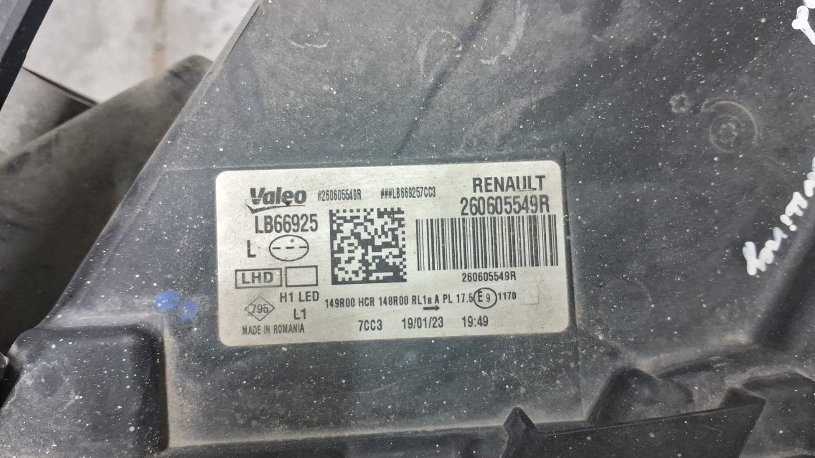 Used headlight, UAE — supplier photo