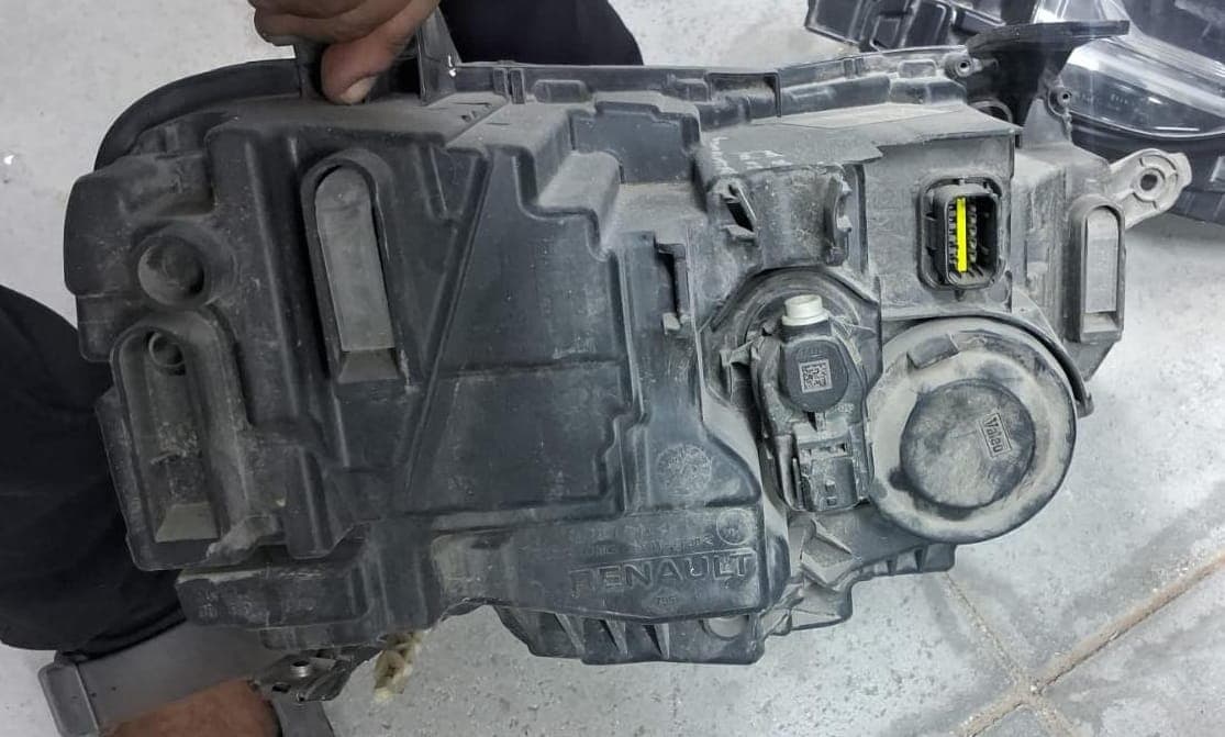 Used headlight, UAE — supplier photo