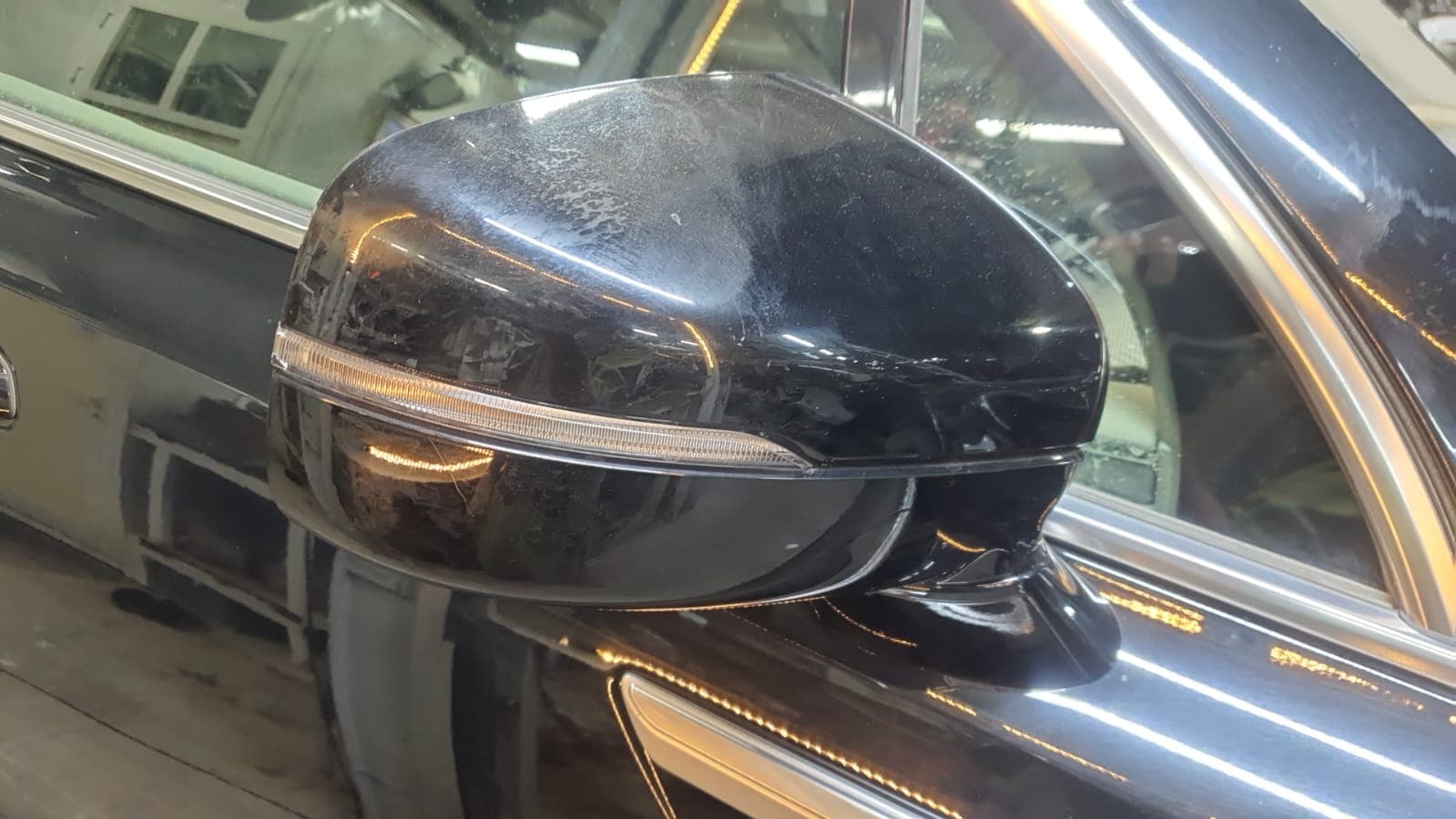 Used Kia side mirror, UAE — supplier photo